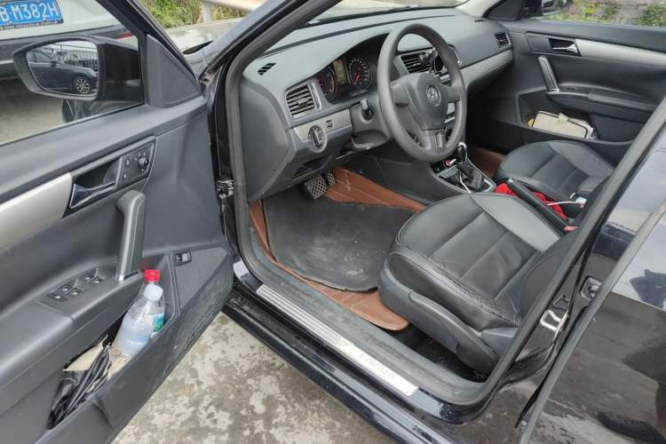 Used Volkswagen Lavida 2015 1.6L Automatic Comfort Edition Driver Seat