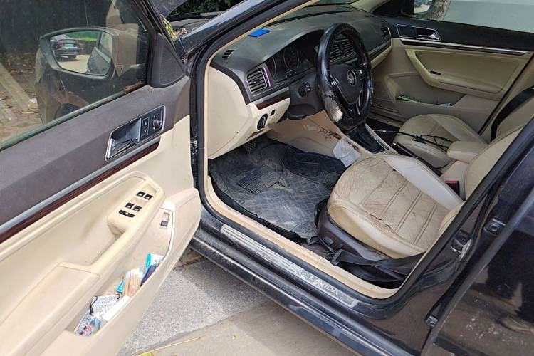 Used Volkswagen Lavida 2015 1.6L Automatic Luxury Edition Driver Seat