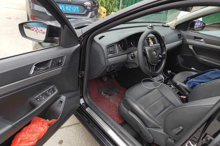 Used Volkswagen Lavida 2015 1.6L Manual Comfort Edition Driver Seat