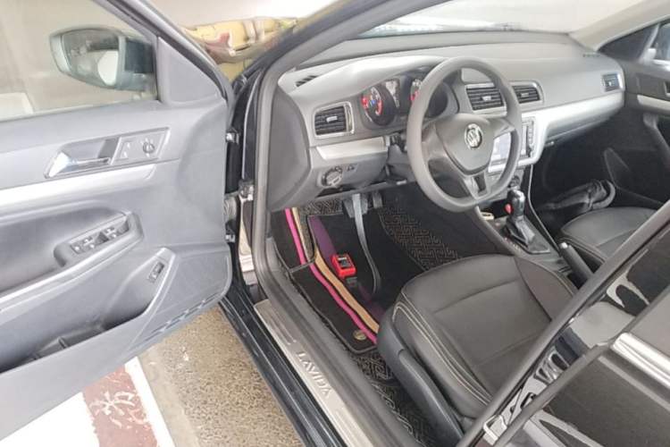 Used Volkswagen Lavida 2015 1.6L Automatic Fashion Edition Driver Seat