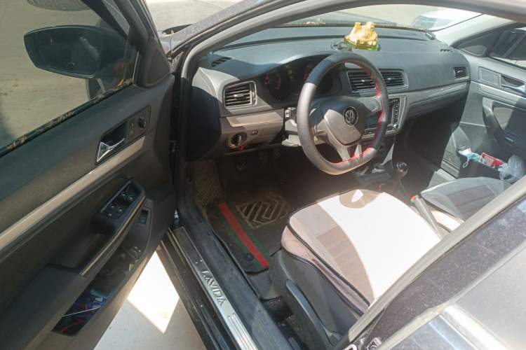 Used Volkswagen Lavida 2015 1.6L Manual Fashion Edition Driver Seat