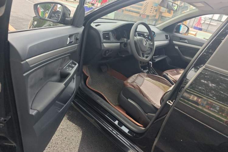 Used Volkswagen Lavida 2015 1.6L Automatic Fashion Edition Driver Seat