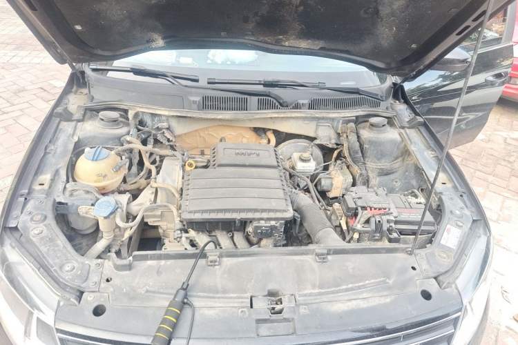 Used Volkswagen Lavida 2015 1.6L Automatic Comfort Edition Engine Bay