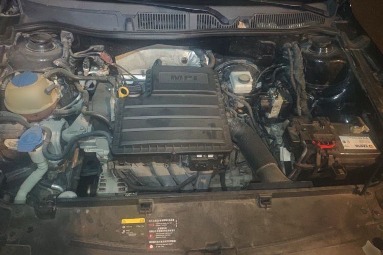 Used Volkswagen Lavida 2015 1.6L Automatic Comfort Edition Engine Bay