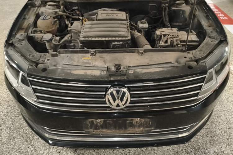Used Volkswagen Lavida 2015 1.6L Manual Fashion Edition Engine Bay