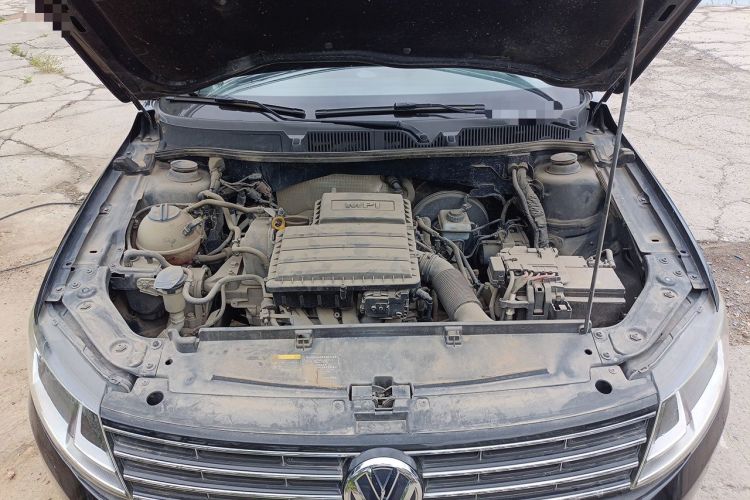 Used Volkswagen Lavida 2015 1.6L Automatic Comfort Edition Engine Bay