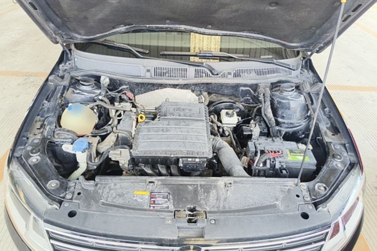 Used Volkswagen Lavida 2015 1.6L Automatic Comfort Edition Engine Bay