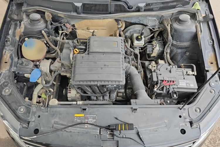 Used Volkswagen Lavida 2015 1.6L Manual Fashion Edition Engine Bay