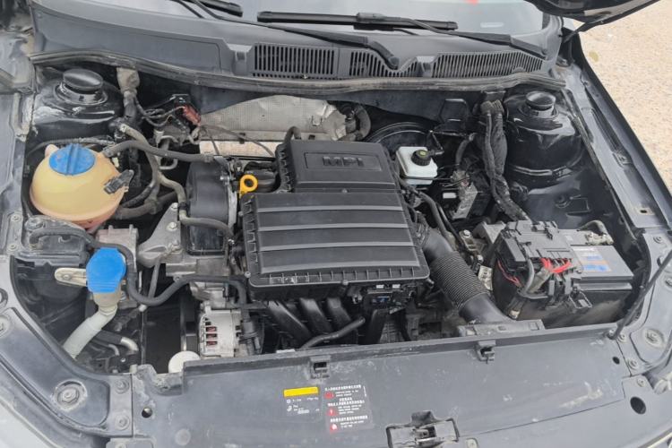 Used Volkswagen Lavida 2015 1.6L Automatic Comfort Edition Engine Bay