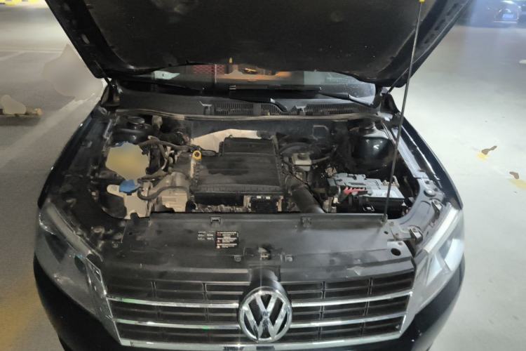 Used Volkswagen Lavida 2015 1.6L Manual Fashion Edition Engine Bay