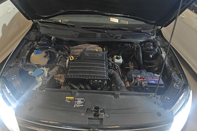 Used Volkswagen Lavida 2015 1.6L Automatic Comfort Edition Engine Bay