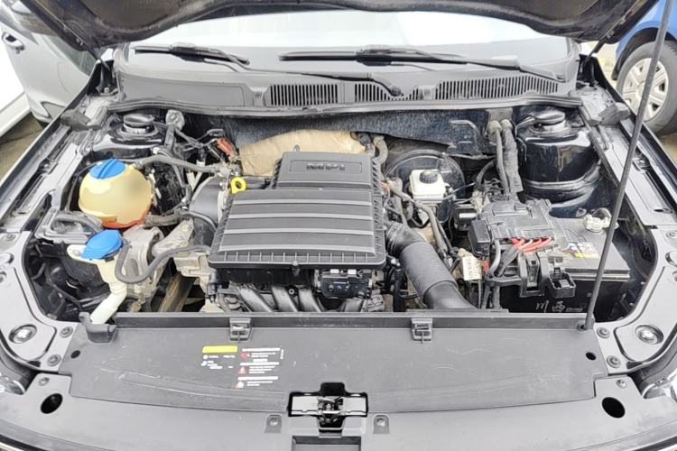 Used Volkswagen Lavida 2015 1.6L Automatic Fashion Edition Engine Bay