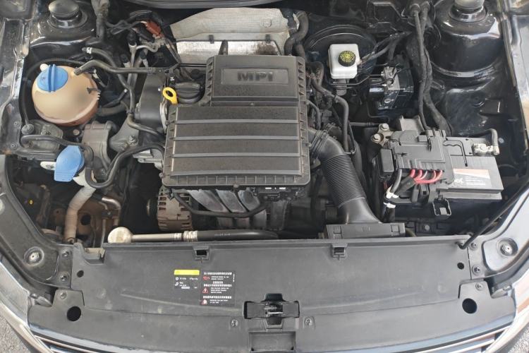 Used Volkswagen Lavida 2015 1.6L Manual Fashion Edition Engine Bay