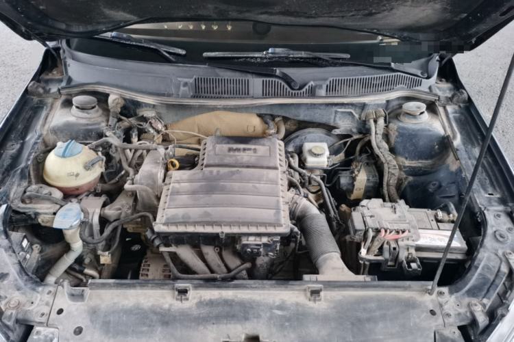 Used Volkswagen Lavida 2015 1.6L Automatic Fashion Edition Engine Bay