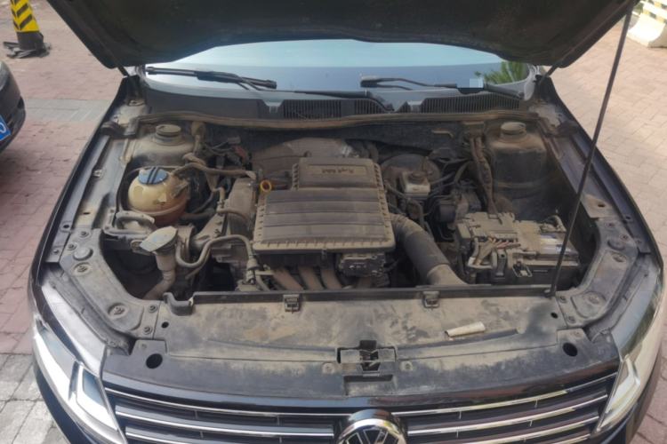 Used Volkswagen Lavida 2015 1.6L Manual Comfort Edition Engine Bay
