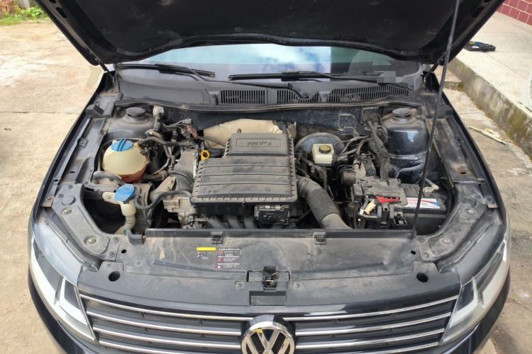 Used Volkswagen Lavida 2015 1.6L Manual Fashion Edition Engine Bay