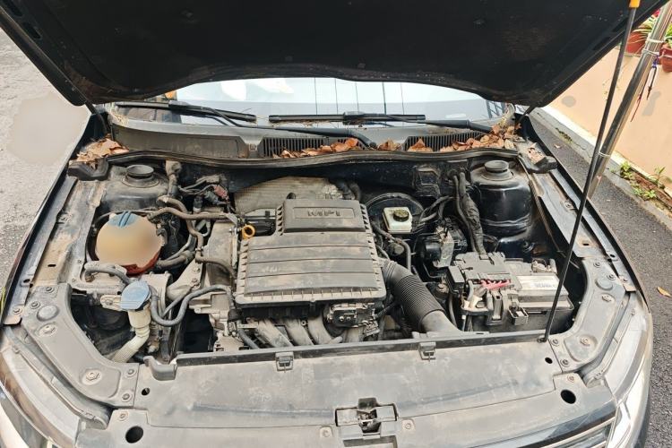 Used Volkswagen Lavida 2015 1.6L Manual Comfort Edition Engine Bay