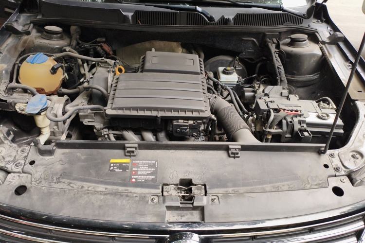 Used Volkswagen Lavida 2015 1.6L Automatic Fashion Edition Engine Bay