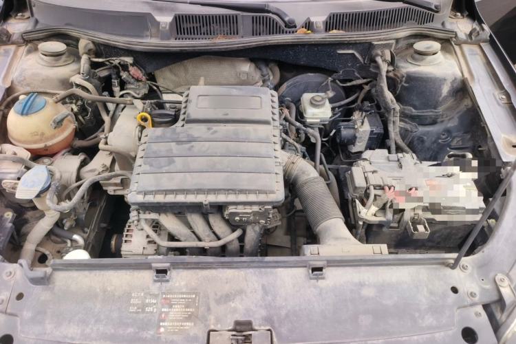 Used Volkswagen Lavida 2015 1.6L Manual Fashion Edition Engine Bay