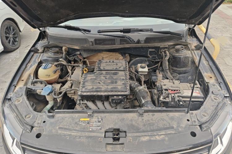 Used Volkswagen Lavida 2015 1.6L Manual Comfort Edition Engine Bay