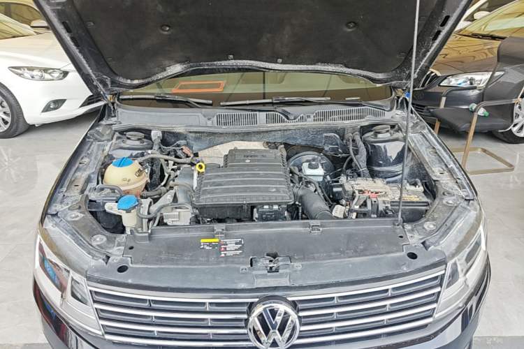 Used Volkswagen Lavida 2015 1.6L Automatic Comfort Edition Engine Bay