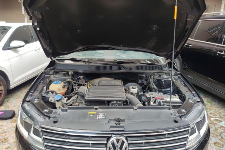 Used Volkswagen Lavida 2015 1.6L Automatic Comfort Edition Engine Bay
