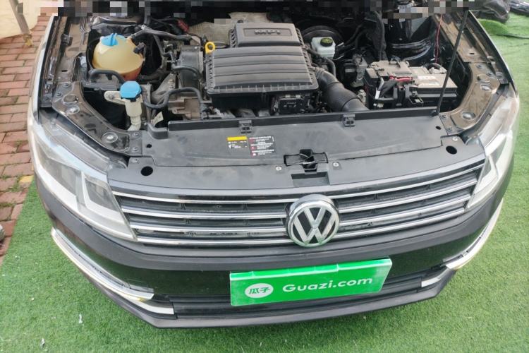Used Volkswagen Lavida 2015 1.6L Manual Fashion Edition Engine Bay