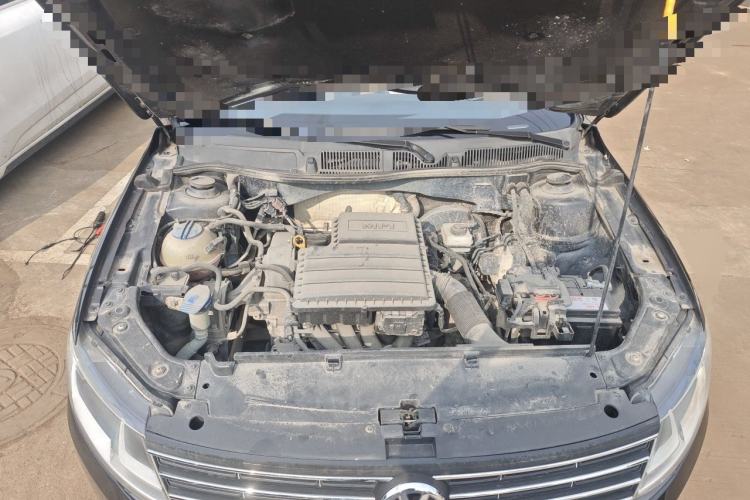 Used Volkswagen Lavida 2015 1.6L Automatic Fashion Edition Engine Bay