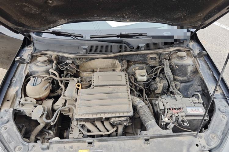 Used Volkswagen Lavida 2015 1.6L Manual Fashion Edition Engine Bay
