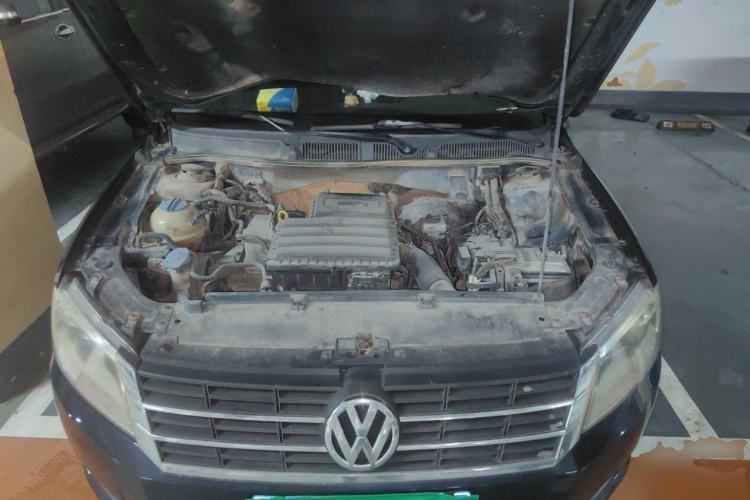 Used Volkswagen Lavida 2015 1.6L Automatic Fashion Edition Engine Bay