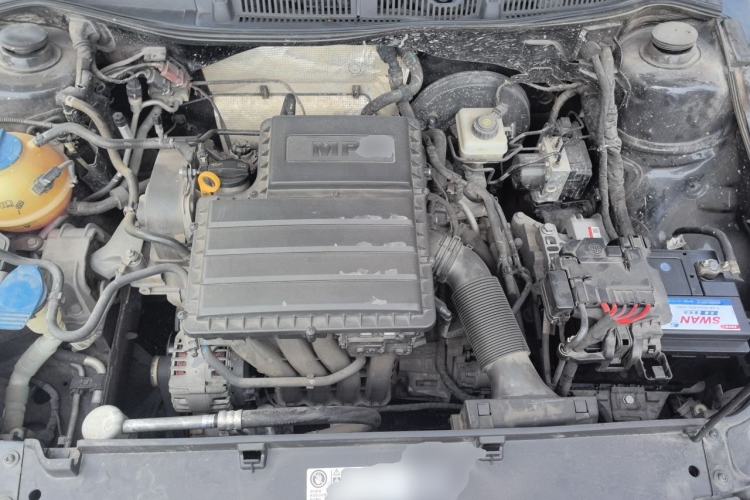 Used Volkswagen Lavida 2015 1.6L Automatic Fashion Edition Engine Bay