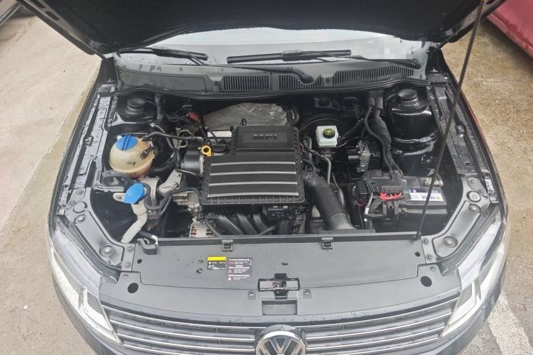 Used Volkswagen Lavida 2015 1.6L Manual Comfort Edition Engine Bay