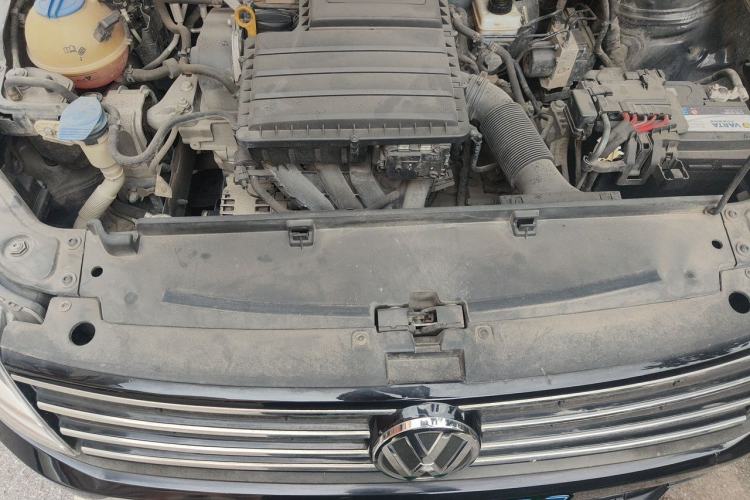 Used Volkswagen Lavida 2015 1.6L Automatic Fashion Edition Engine Bay