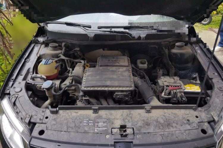 Used Volkswagen Lavida 2015 1.6L Automatic Fashion Edition Engine Bay