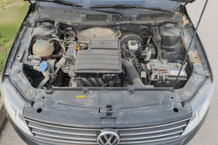 Used Volkswagen Lavida 2015 1.6L Automatic Fashion Edition Engine Bay