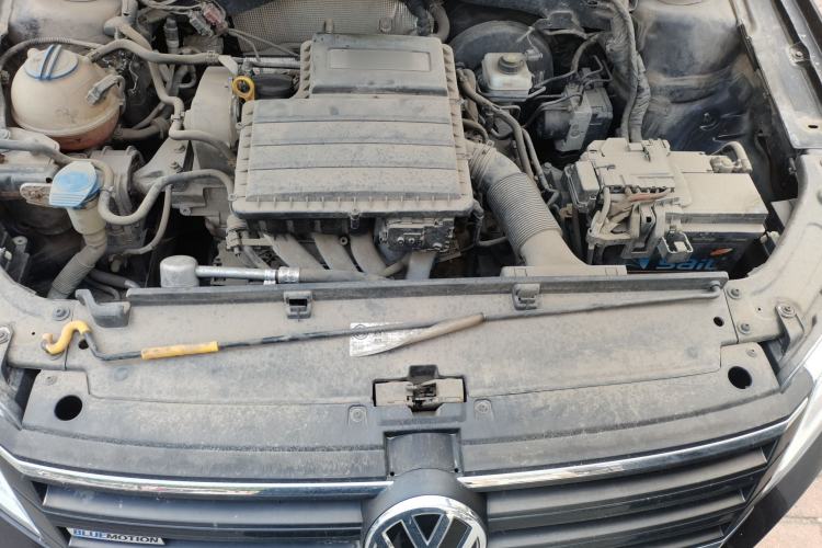 Used Volkswagen Lavida 2015 1.6L Automatic Fashion Edition Engine Bay