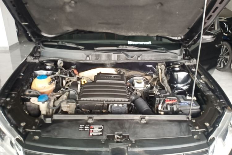 Used Volkswagen Lavida 2015 1.6L Automatic Fashion Edition Engine Bay