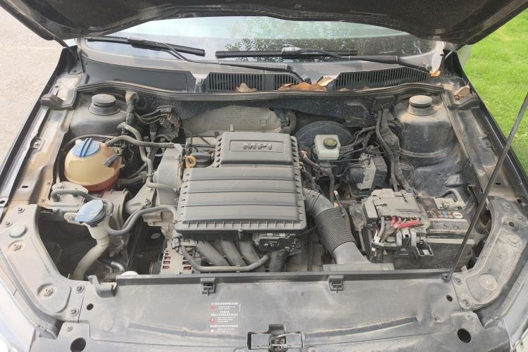 Used Volkswagen Lavida 2015 1.6L Manual Comfort Edition Engine Bay