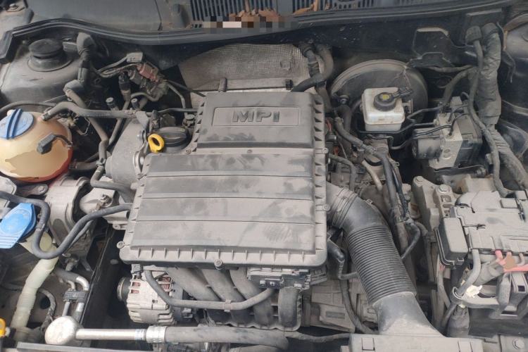 Used Volkswagen Lavida 2015 1.6L Automatic Comfort Edition Engine Bay
