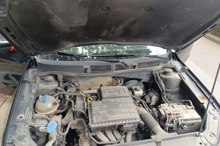 Used Volkswagen Lavida 2015 1.6L Automatic Comfort Edition Engine Bay