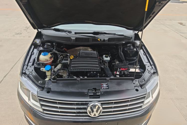 Used Volkswagen Lavida 2015 1.6L Manual Comfort Edition Engine Bay