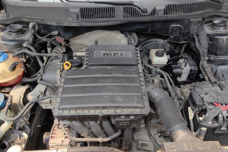 Used Volkswagen Lavida 2015 1.6L Automatic Comfort Edition Engine Bay