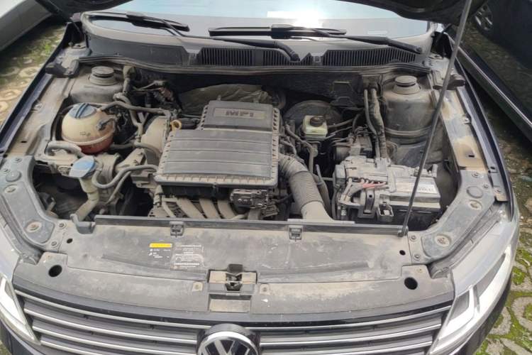 Used Volkswagen Lavida 2015 1.6L Manual Fashion Edition Engine Bay