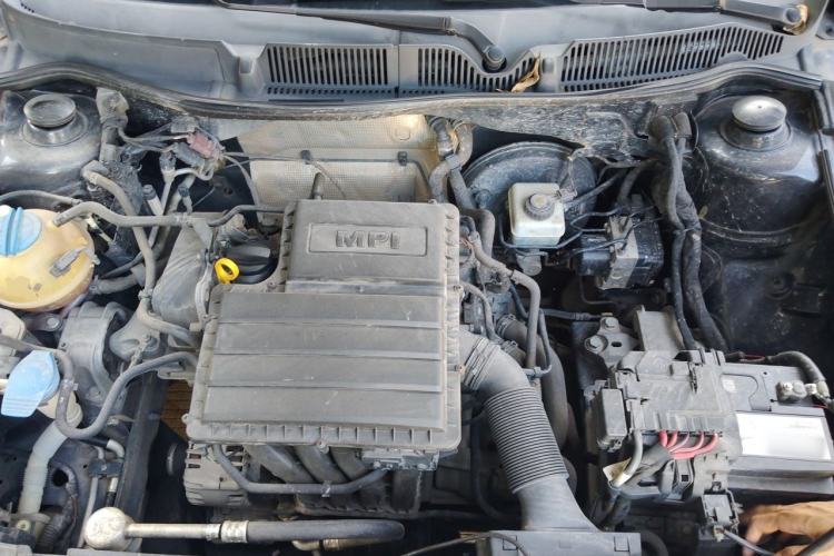 Used Volkswagen Lavida 2015 1.6L Manual Fashion Edition Engine Bay