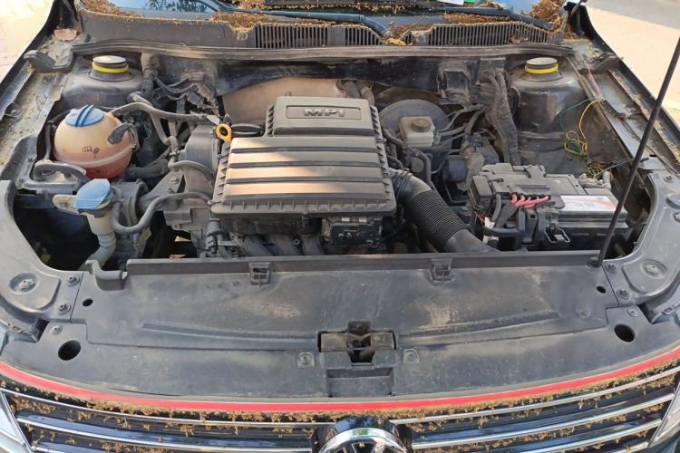 Used Volkswagen Lavida 2015 1.6L Manual Comfort Edition Engine Bay