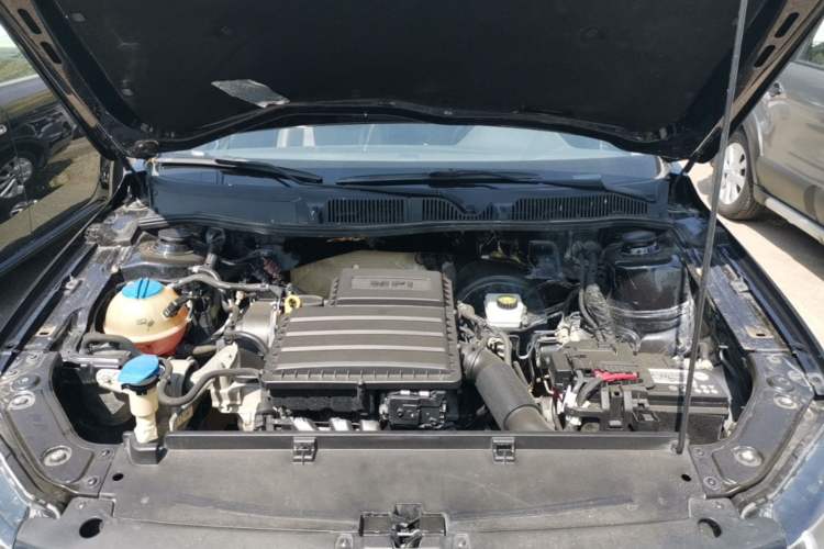Used Volkswagen Lavida 2015 1.6L Manual Comfort Edition Engine Bay