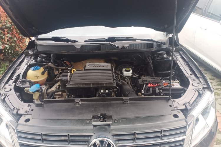Used Volkswagen Lavida 2015 1.6L Automatic Fashion Edition Engine Bay