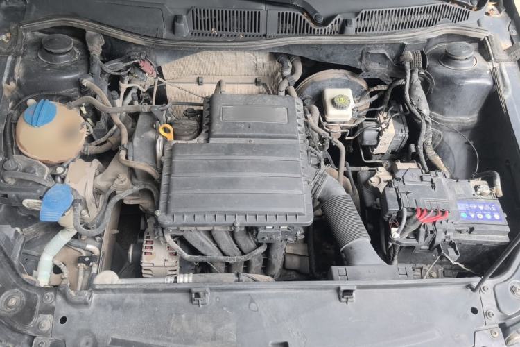 Used Volkswagen Lavida 2015 1.6L Manual Fashion Edition Engine Bay