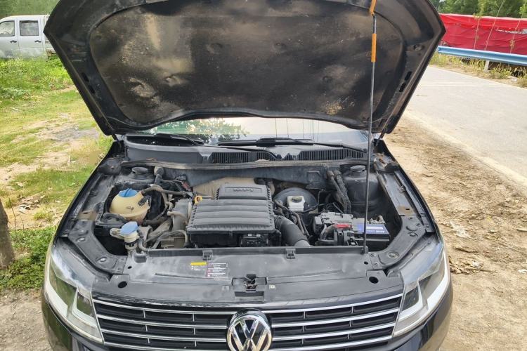 Used Volkswagen Lavida 2015 1.6L Automatic Comfort Edition Engine Bay
