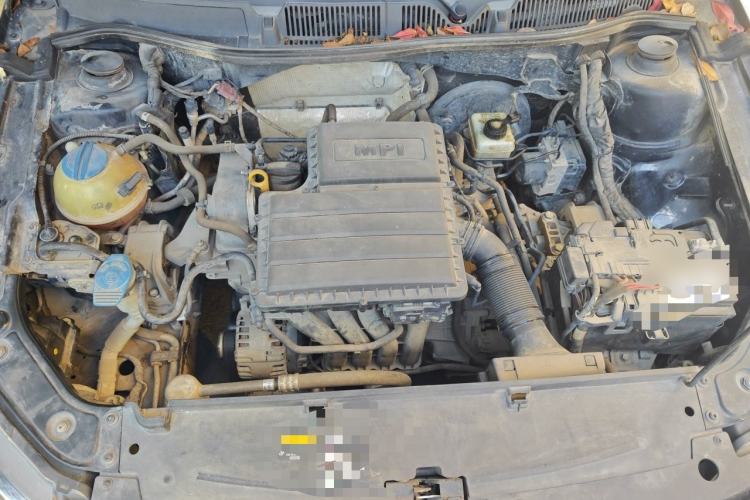 Used Volkswagen Lavida 2015 1.6L Automatic Comfort Edition Engine Bay